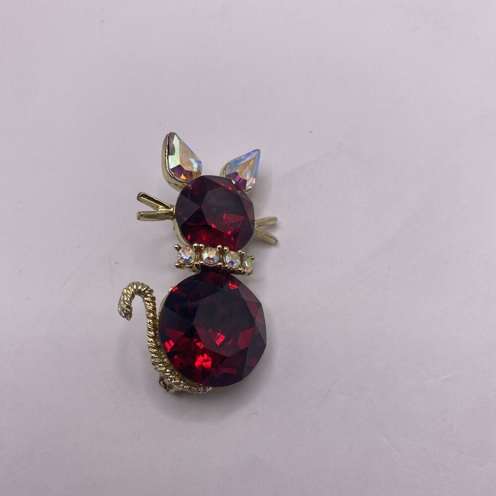 Vintage Red Stone Kitty Cat Pin Brooch Gold Tone E2